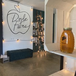 Doyle Farms Market Cafe & Creamery - Nice little photo-worthy space!