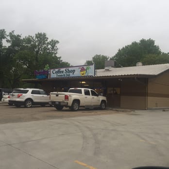 Paradise Donuts - The outside of the building - Donuts Near Me - Topeka, Kansas