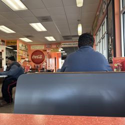 Mama Possum's - Dining area