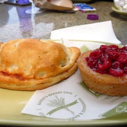Banjo's - Patsie and Raspberry cake