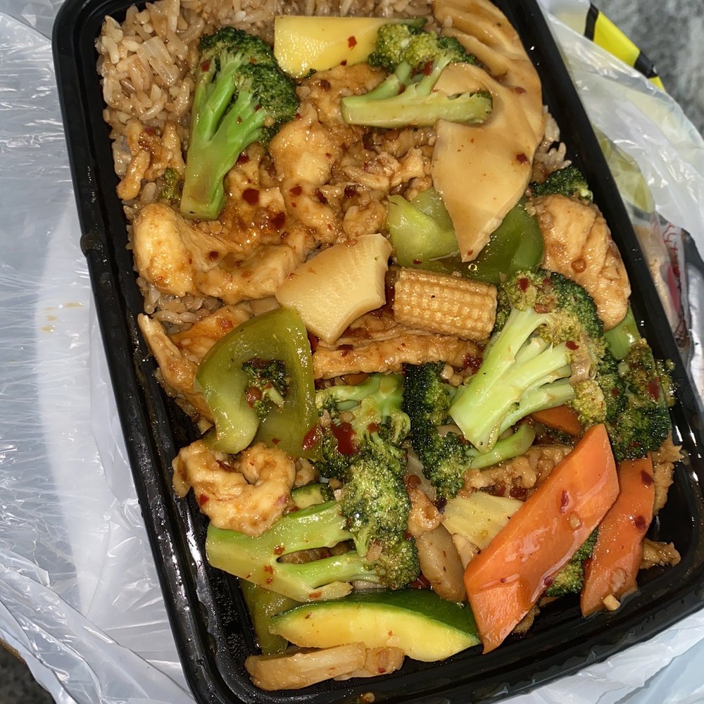 L16. Hunan Chicken - lunch special with fried rice for $7. Generous portion.