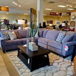 La-Z-Boy Furniture Galleries - Edie Sectional, legs come out.