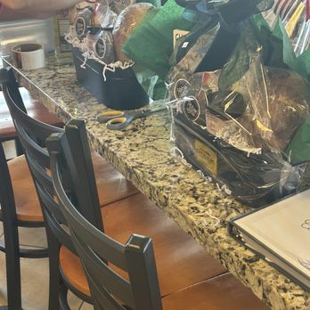 Kneaders Bakery & Cafe - Bakeries Near Me - Henderson, Nevada