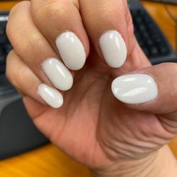 Star Nails 5 - The black fuzz on the ring finger