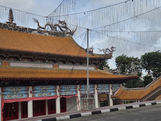 Kong Meng San Phor Kark See Monastery by null