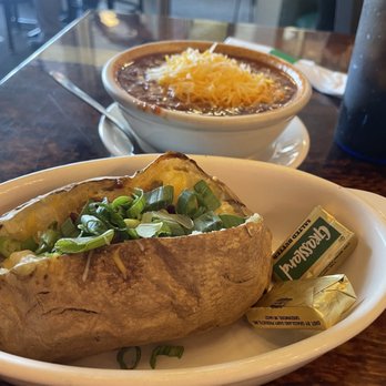 Someplace Else Restaurant - Chili and loaded potato - American Near Me - Elkhorn, Wisconsin