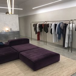 Lonely® Wellington - Behind the quiet entry, a lovely space (and banquette!) awaits...