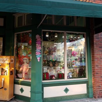 Cinnamon Bear Country Stores - Ice Cream & Frozen Yogurt Near Me - Fernandina Beach, Florida Cinnamon Bear Country Stores - Ice Cream & Frozen Yogurt Near Me - Fernandina Beach, Florida