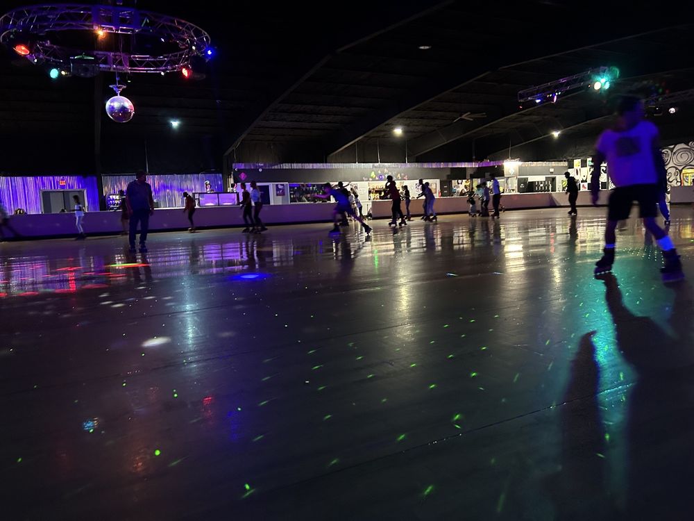 Social spots from Funky Skate Center