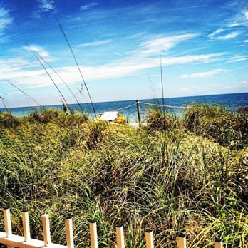 Dune Oceanfront Burger Lounge - Beachside table view - Burgers Near Me - Key Biscayne, Florida
