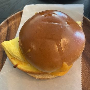 Happy Monday Coffee - River North - Omelette breakfast sandwich - Coffee & Tea Near Me - Chicago, Illinois
