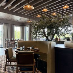 Cute interior ambiance. Very relaxing, and trendy.