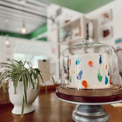Sugar Lab Bake Shop - Cute cake!