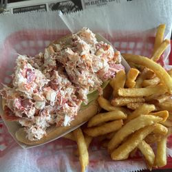Laurel Lane Country Club - Lobster Roll at Rudy's Bar&Grille