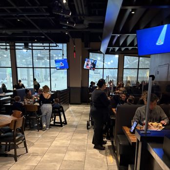Yard House - Inside - Bars Near Me - East Rutherford, New Jersey Yard House - Inside - Bars Near Me - East Rutherford, New Jersey