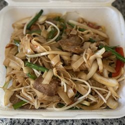 Soy & Spice Cafe - Hong Kong style beef chow fun was decent nicely cooked noodles crispy veg but lacking in flavour...