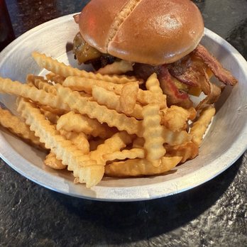 Odie's Bar & Grill - Bars Near Me - Ely, Iowa
