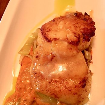 Bravas Bar de Tapas - Sea scallops with leeks - Spanish Near Me - Healdsburg, California Bravas Bar de Tapas - Sea scallops with leeks - Spanish Near Me - Healdsburg, California
