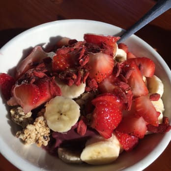 Backyard Bowls - Berry Bowl - Juice Bars & Smoothies Near Me - Santa Barbara, California