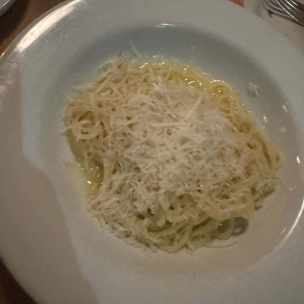 Luce - Spaghetti with Garlic & Hot Pepper - Italian Near Me - Portland, Oregon Luce - Spaghetti with Garlic & Hot Pepper - Italian Near Me - Portland, Oregon