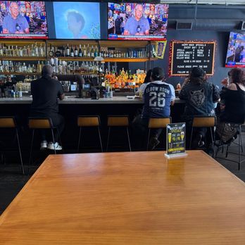 Elbow Room - Pizza Near Me - Los Angeles, California