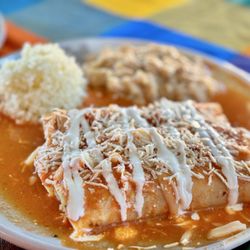 El Caballeros - Enchilada de pollo