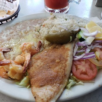 Mariscos El Puerto Escondido - Inglewood 1 - Grilled Pescado and Mariscos Plate in Garlic Sauce. Very Generous portions. Fresh and Seasoned well - Mexican Near Me - Inglewood, California Mariscos El Puerto Escondido - Inglewood 1 - Grilled Pescado and Mariscos Plate in Garlic Sauce. Very Generous portions. Fresh and Seasoned well - Mexican Near Me - Inglewood, California