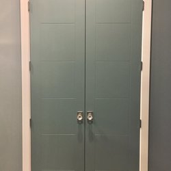 Carson Door - Encore #6652 with Emtek Old Town Crystal Knob and Rectangular Rosette in Satin Nickle.