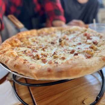 Brozinni Pizzeria - Chicken bacon ranch pizza - Pizza Near Me - Nashville, Indiana Brozinni Pizzeria - Chicken bacon ranch pizza - Pizza Near Me - Nashville, Indiana