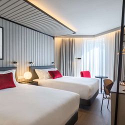 Canopy by Hilton Madrid Castellana - Guest room