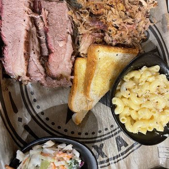 The Q & Brew - Brisket pulled pork Mac n cheese - Breweries Near Me - Canton, Texas