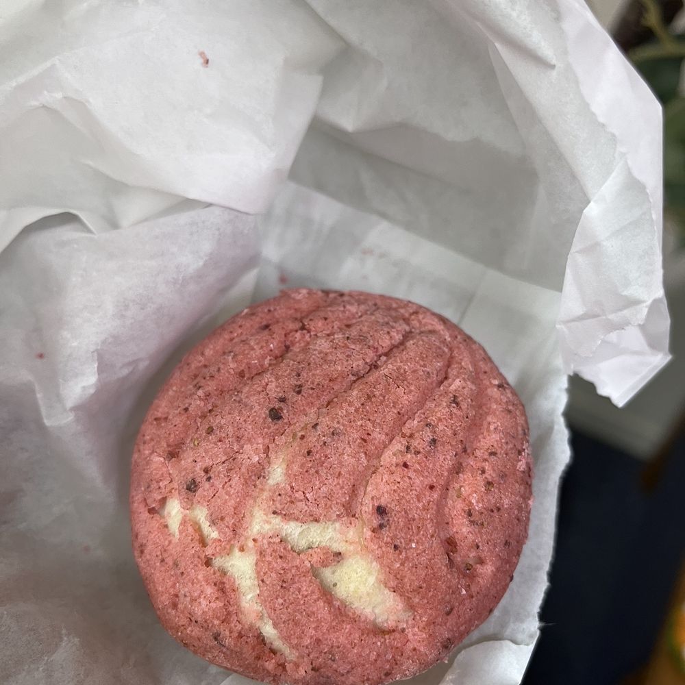 Lemon Gals - Strawberry concha - Coffee & Tea Near Me - San Pablo, California Lemon Gals - Strawberry concha - Coffee & Tea Near Me - San Pablo, California