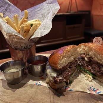 Gordon Ramsay Burger Las Vegas - Wagyu burger - Burgers Near Me - Las Vegas, Nevada