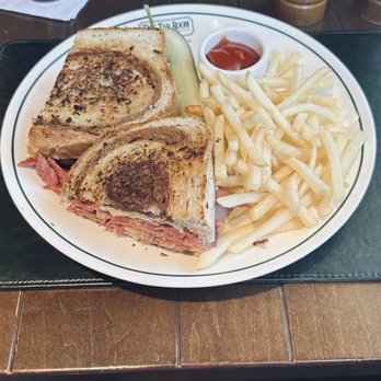 Tap Room - New York - Style Reuben - American Near Me - Pebble Beach, California Tap Room - New York - Style Reuben - American Near Me - Pebble Beach, California