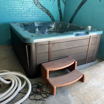 Aahs Spas - Made In Kansas - setting up display - Hot Tub & Pool Near Me - Hillsboro, Kansas