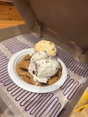 Insomnia Cookies by null