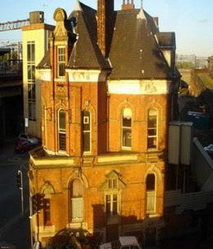 Star & Garter by null