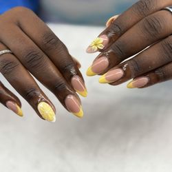 Nail Lounge West - Full set lemon nails