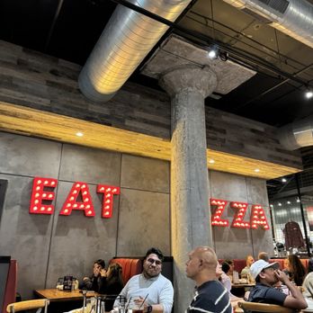 Giordano's - Pizza Near Me - Chicago, Illinois