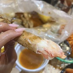 Hungry Crab Juicy Seafood & Bar - Snow crab was so meaty!!! Slipped right out of the shell!