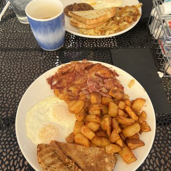 Brunch Snob - CB Hash and Eggs and Eggs and choice - Breakfast & Brunch Near Me - Phoenix, Arizona