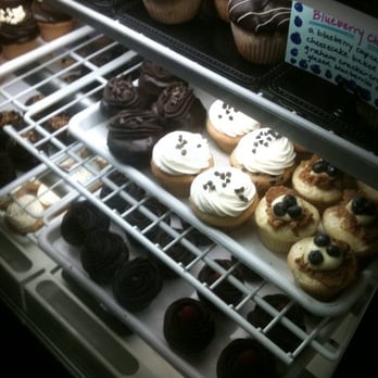 Molly's Cupcakes - Desserts Near Me - Chicago, Illinois