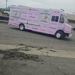 Mom's Pupusas