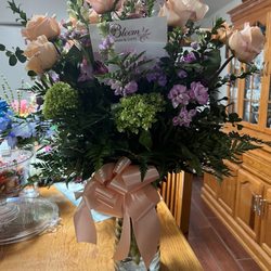 Bloom's Flowers And Gifts
