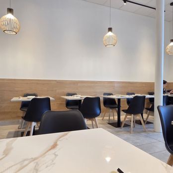 Mian Sichuan Noodles - Interior - Noodles Near Me - Tysons, Virginia Mian Sichuan Noodles - Interior - Noodles Near Me - Tysons, Virginia