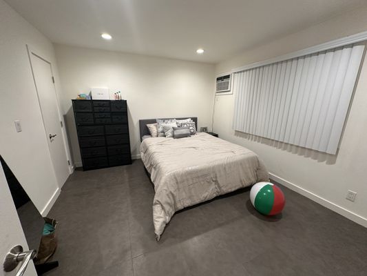 Hollywood Off Vine (Hov) by null