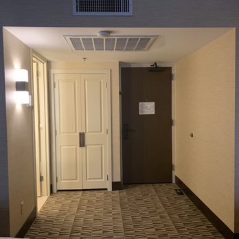 Hilton Phoenix Airport - Hotels Near Me - Phoenix, Arizona Hilton Phoenix Airport - Hotels Near Me - Phoenix, Arizona