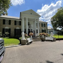 Graceland house.