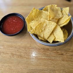 Burrito Parrilla Mexicana - Chips and salsa