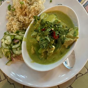 Robins Restaurant - Thai Green Chicken (delicious!!) - New American Near Me - Cambria, California